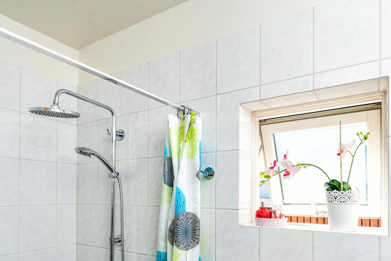 お風呂の浴室の壁面リフォームや塗装・補修にかかる費用は？
