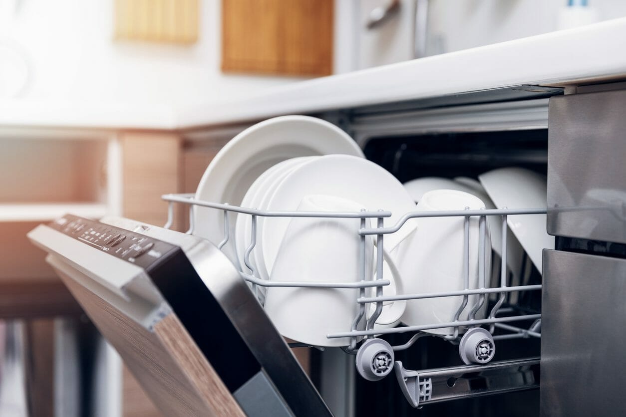 キッチンに食洗機を後付けするのにかかるリフォーム費用は？