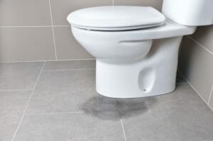トイレ 水 漏れ 修理 代