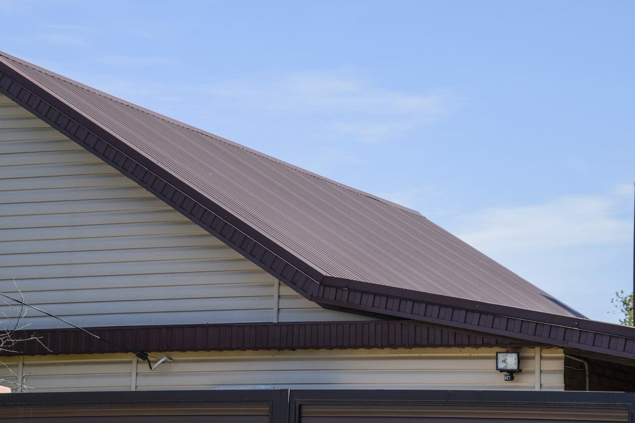 スレート屋根をカバー工法でリフォームする費用は？